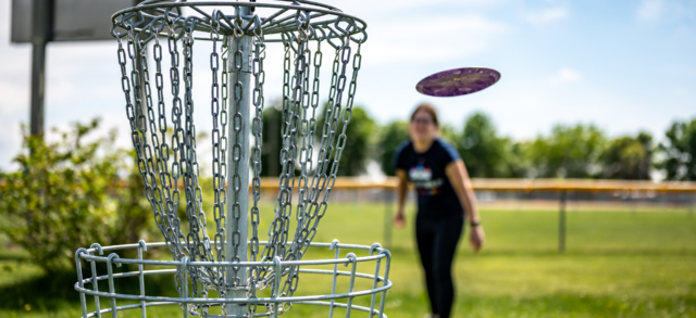 Joueuse de disque-golf