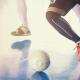 Des gens jouant au futsal